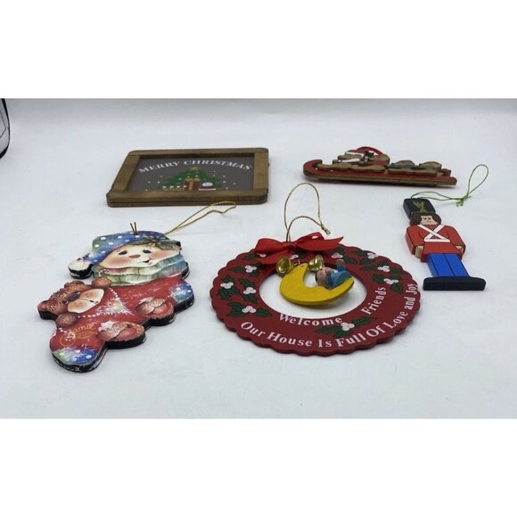 Vintage Wooden Christmas Ornaments Lot 5 Wreath Stocking Nutcracker Hand Painted - Picture 2 of 12